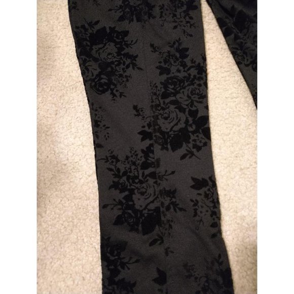 NWT Women's Medium Velvet Black Leggings Floral - Picture 4 of 4